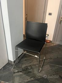 sedia nera di design aresiline