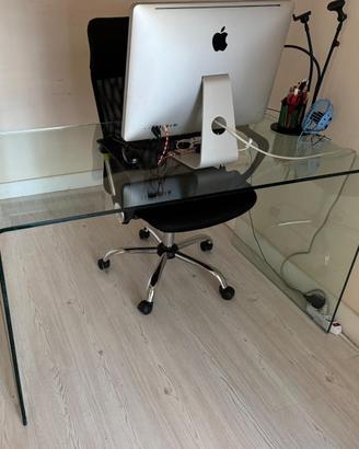 Scrivania in vetro curvo