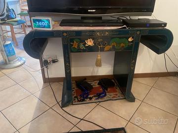 Consolle orientale vintage in legno laccato