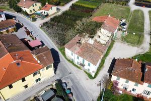CASA SEMINDIPENDENTE A PISTOIA