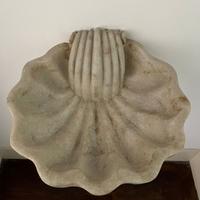 Acquasantiera antica in marmo