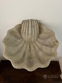 Acquasantiera antica in marmo