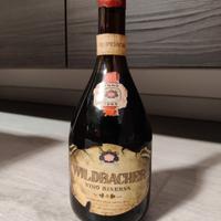 Bottiglia vino Wildbacher chiusa