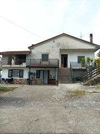Villa di 190 m² con 5 locali e box auto doppio a A
