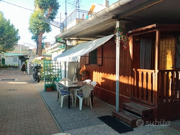 Bungalow con roulotte stanziale