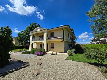 Villa con giardino a Caramagna Piemonte