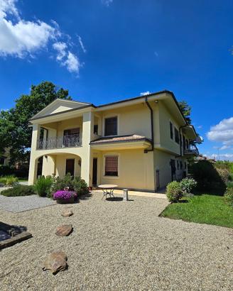 Villa con giardino a Caramagna Piemonte