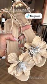 Sandalo nude con fiore in vera pelle