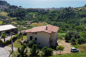 Casa indipendente con terreno