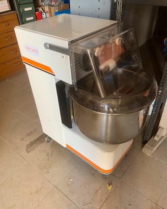 Impastatrice a braccia fluttuanti