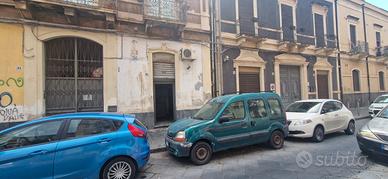 Via crispi - a pochi passi da piazza bovio