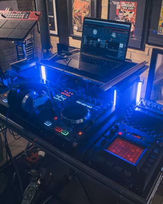 Console DJ con flight case