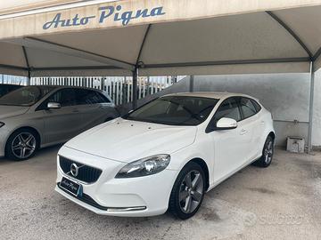 Volvo V40 D2 R-design Momentum