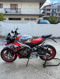 Aprilia tuono 660