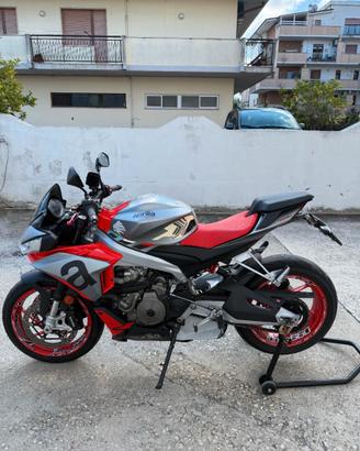 Aprilia tuono 660