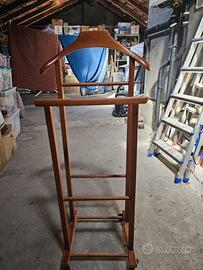 Servomuto vintage in legno con ruote