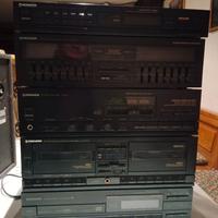 Impianto HiFi Pioneer munito di casse