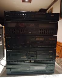 Impianto HiFi Pioneer munito di casse