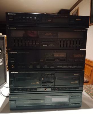 Impianto HiFi Pioneer munito di casse
