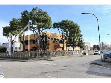 Immobile di 650 m² con 1 locale a Cerro Maggiore