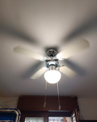 Ventilatore da soffitto con luce e catenelle 