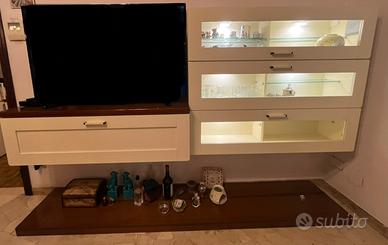 Mobile elegante moderno in legno