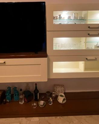Mobile elegante moderno in legno