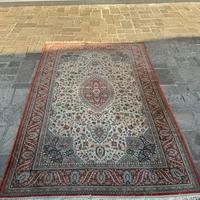 Tappeti persiani usati di diverse dimensioni