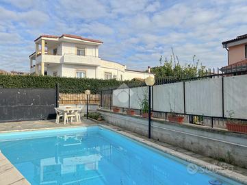 PORZIONE DI BIFAMILIARE A GIUGLIANO IN CAMPANIA