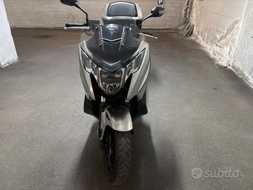 Honda integra 750 sport