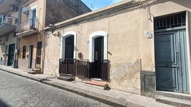 Ingola Ristrutturata 2 Vani+ Corte Aci Catena Cen