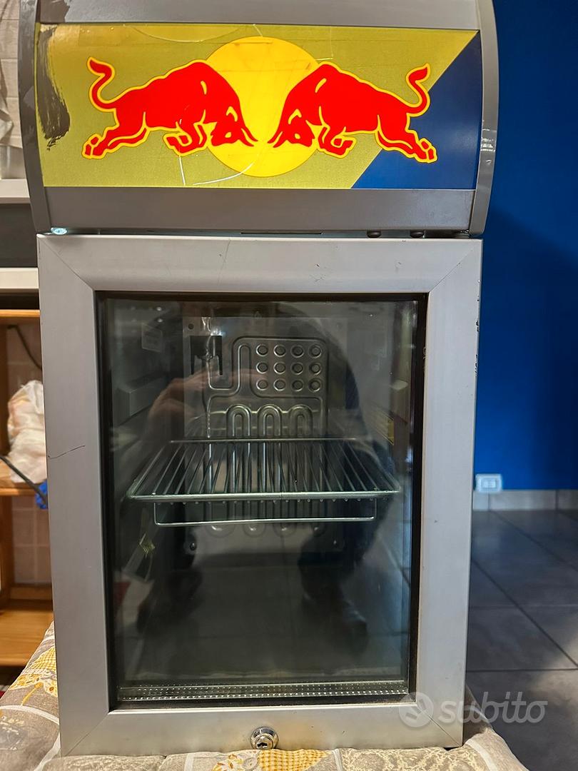 Vinci mini frigo e fornitura Red Bull - OmaggioMania