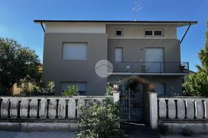 VILLA SINGOLA A BAGNOLO SAN VITO