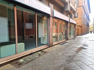 Immobile di 503 m² con più di 5 locali a Reggio Em