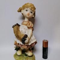 Statuina di fanciulla con fisarmonica