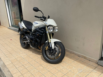 Triumph Speed triple 675
