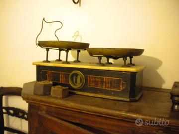 Bilancia a due piatti