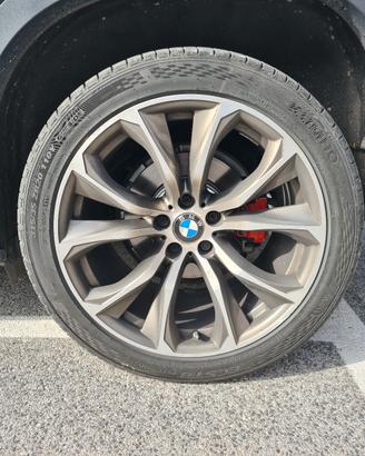 permuto   cerchi  bmw x6 da 20 pollici con 19 