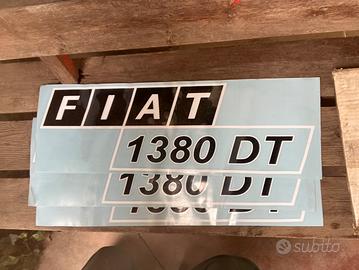Decalcomanie adesivi trattore Fiat 1380 DT