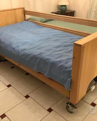 Letto ortopedico elettrico in legno PARI AL NUOVO