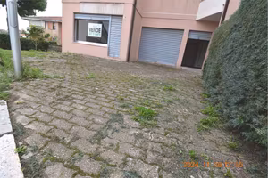 LOCALE COMMERCIALE VIA PO