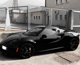 Alfa 4C Full Carbon IVA esposta