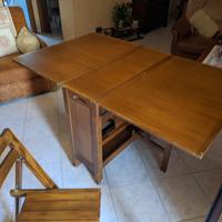 Tavolo con 4 sedie legno massiccio