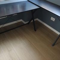 Scrivania nera angolare