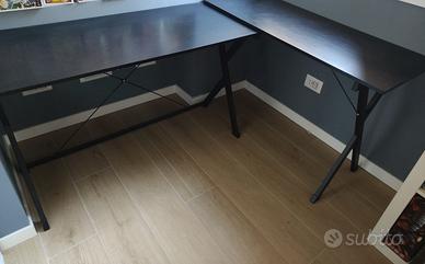 Scrivania nera angolare