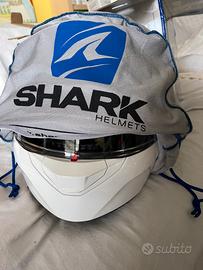 casco integrale Shark da motociclista