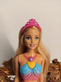Barbie Sirena Arcobaleno con Capelli Biondi e Luci