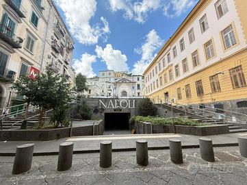3 LOCALI A NAPOLI