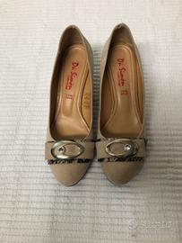 Scarpe in camoscio beige con zeppa