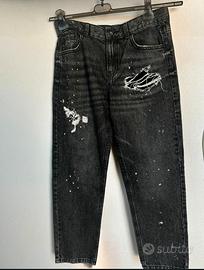 jeans nero con strappi  